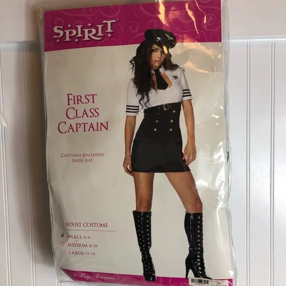 First Class Captain Costume from Spirit - Picture 10 of 16
